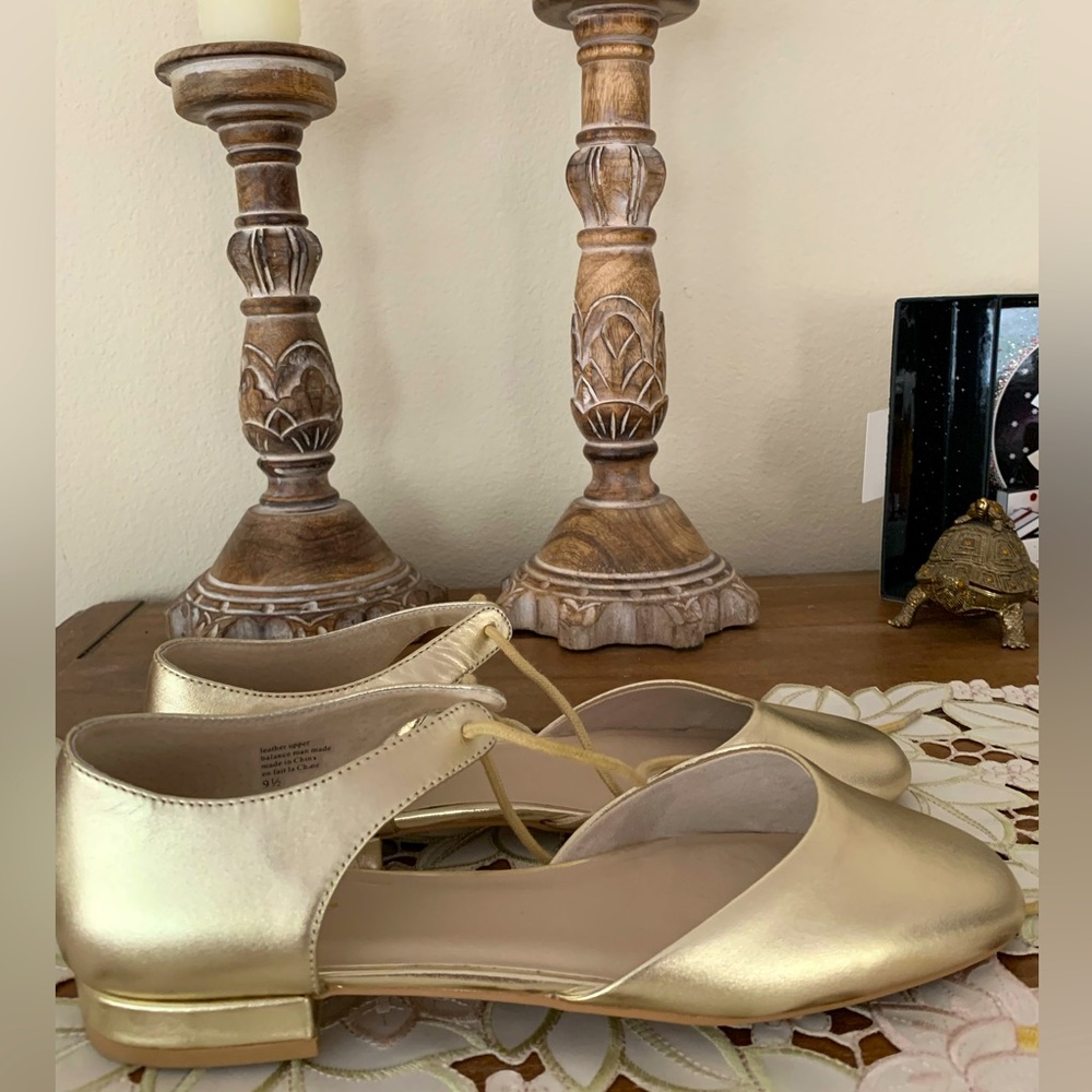 SEYCHELLES Golden Leather Shoes: Low Heel, Shoelace Tie Top, Size 9.5